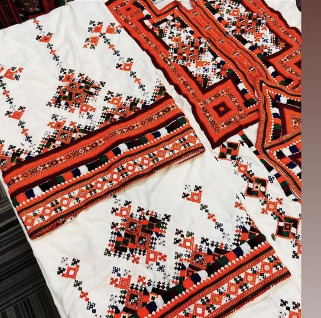 لباس دست دوچ